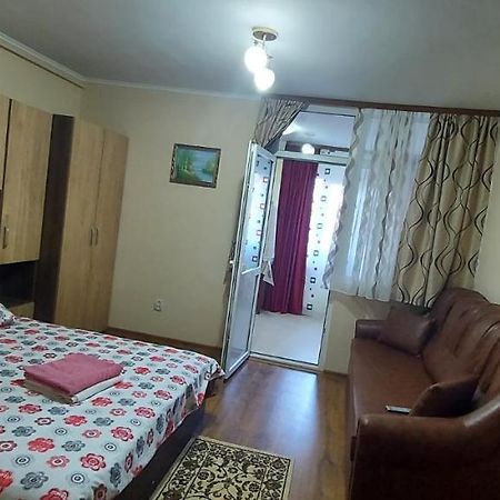 Ferienwohnung Flora Apartament Satu Mare Exterior foto
