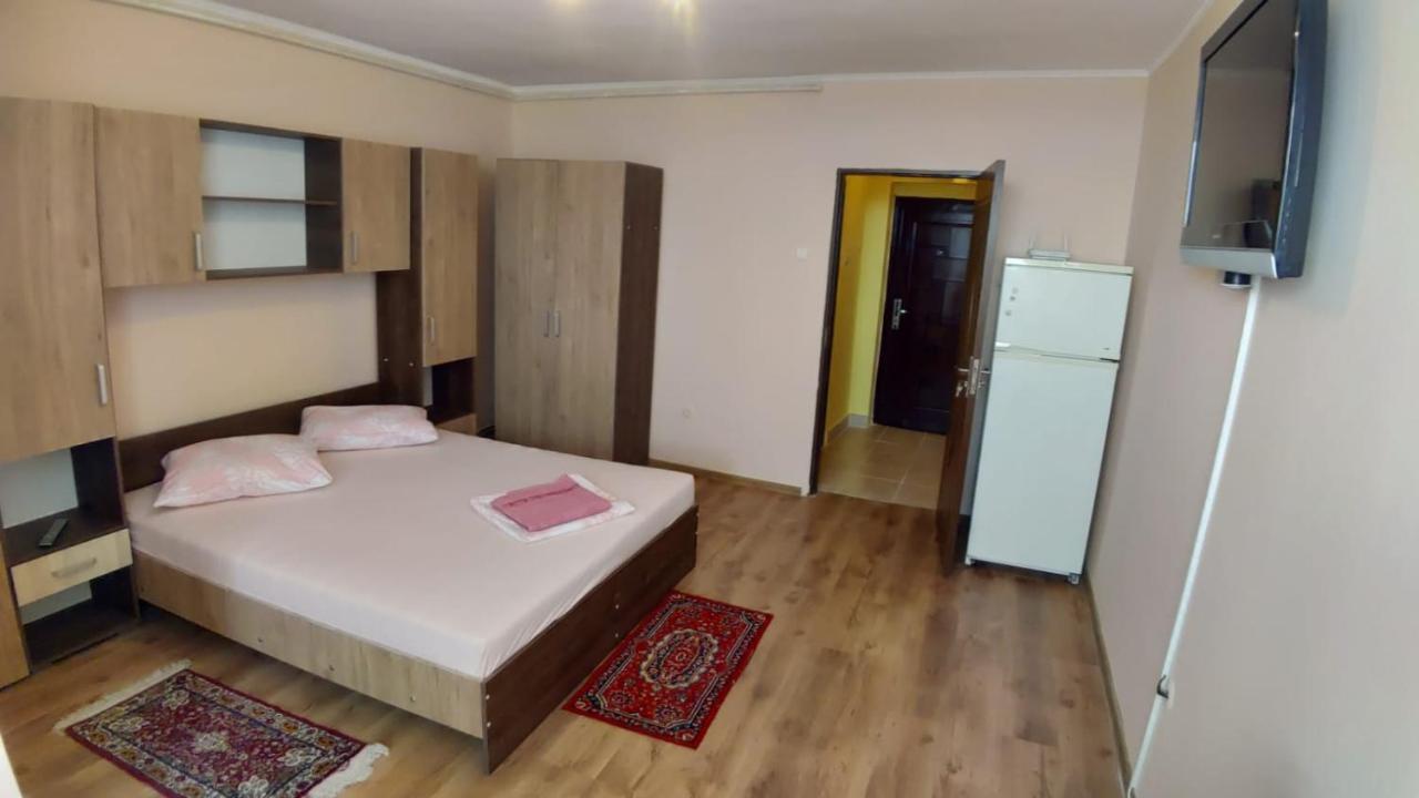 Ferienwohnung Flora Apartament Satu Mare Exterior foto