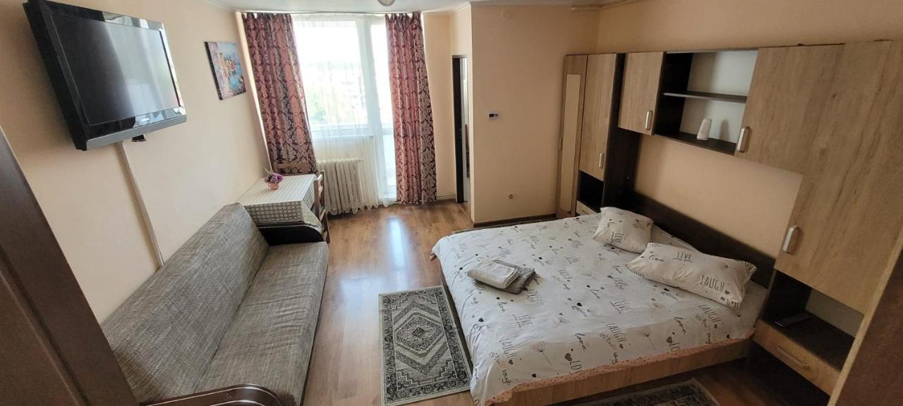 Ferienwohnung Flora Apartament Satu Mare Exterior foto